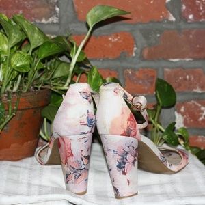 BAMBOO 8.5 Floral Block Heel Sandals